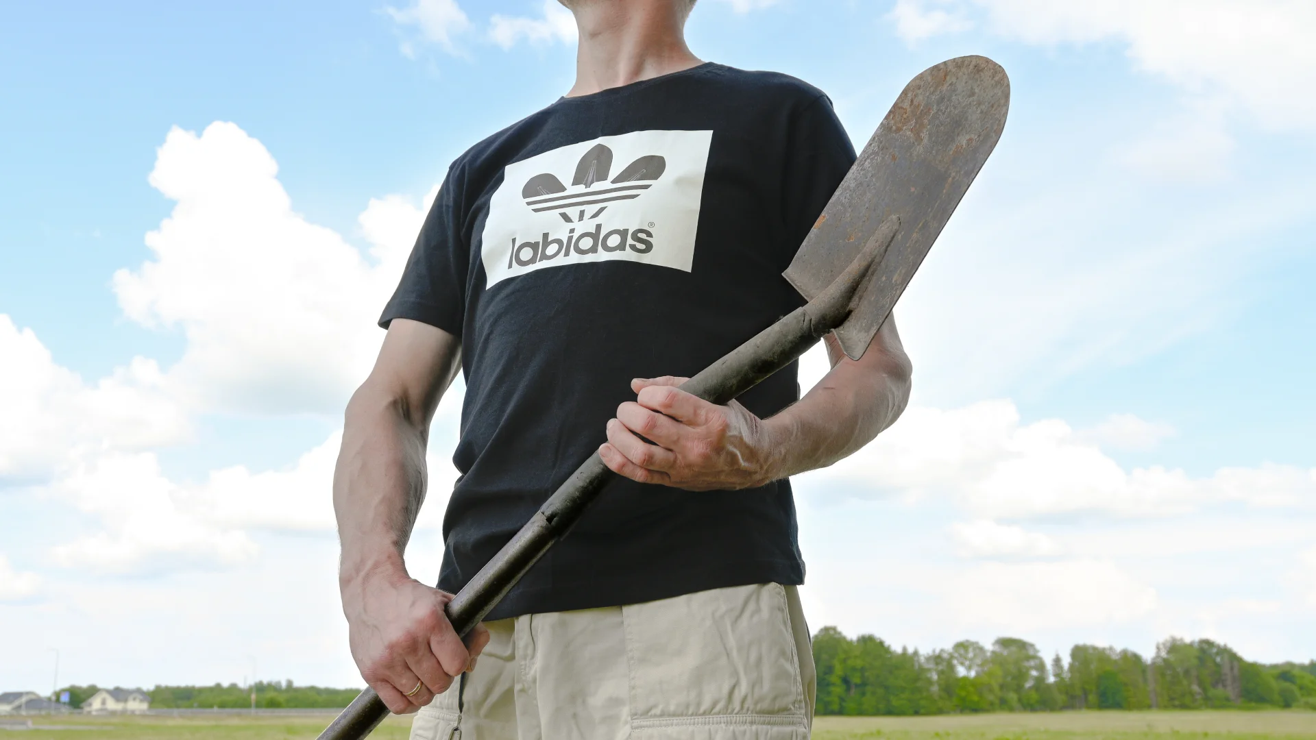 Adidase knockoff-särk „Labidas"